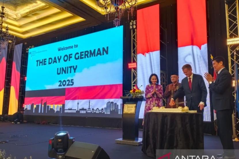 Jerman rayakan 35 tahun penyatuan lewat proses damai.