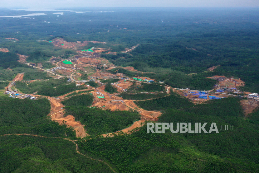 Foto udara proses pembangunan di Kawasan Inti Pusat Pemerintahan IKN Nusantara, Penajam Paser Utara, Kalimantan Timur, Sabtu (25/2/2023).