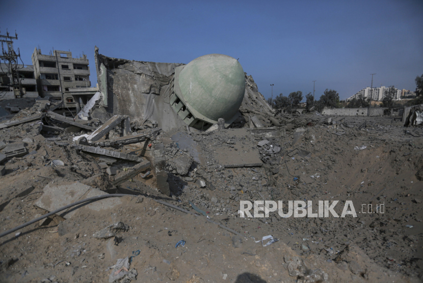 Masjid Otsman bin Qashqar yang berada di kota tua Kota Gaza dibom oleh Israel, Kamis (7/12/2023).