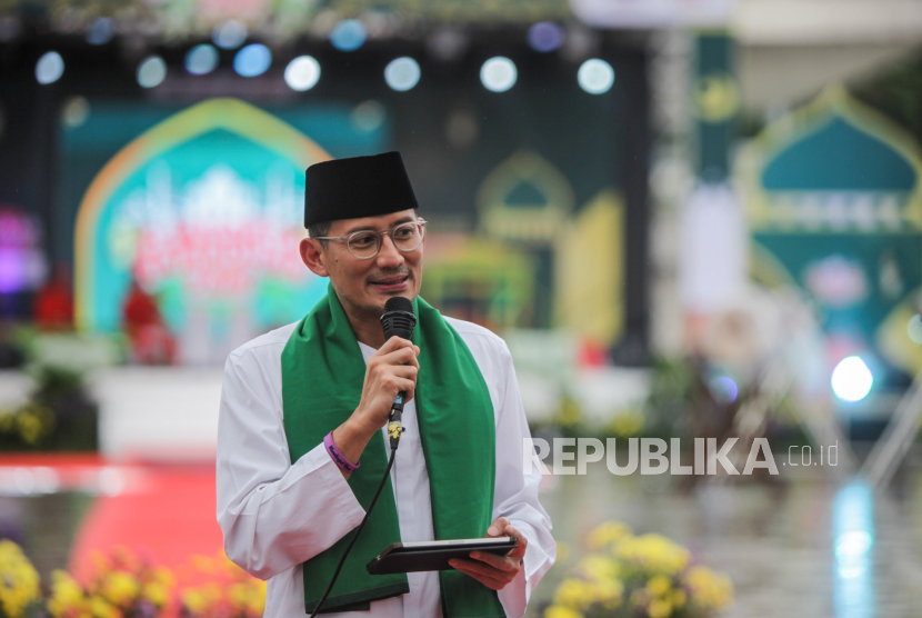 Menteri Pariwisata, Ekonomi dan Kreatif Sandiaga Uno menyampaikan sambutan saat Djakarta Ramadhan Fair 2024 di Lapangan Banteng, Jakarta, Jumat (15/3/2024). 