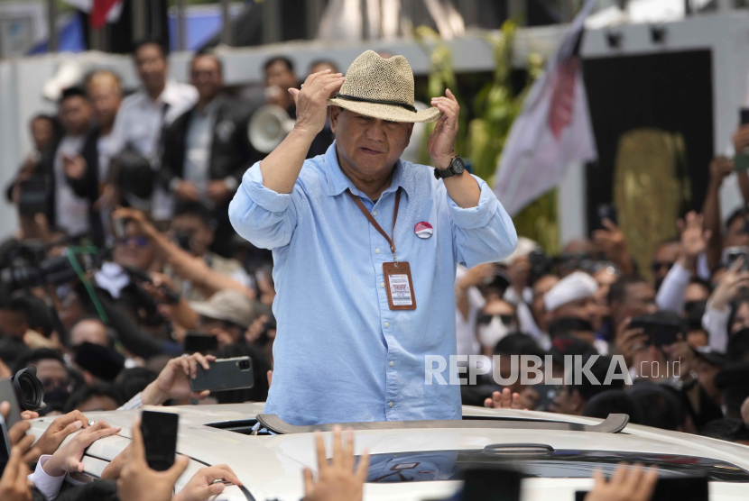 Capres Koalisi Indonesia Maju (KIM), Prabowo Subianto saat mendaftar ke KPU di Jalan Imam Bonjol, Menteng, Jakarta Pusat, 25 Oktober 2023.