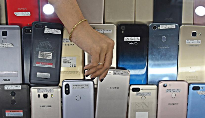 Smartphone Kelas Menegah Laris Manis, Samsung & Xiaomi Paling Laku Keras. (FOTO: M Risyal Hidayat)