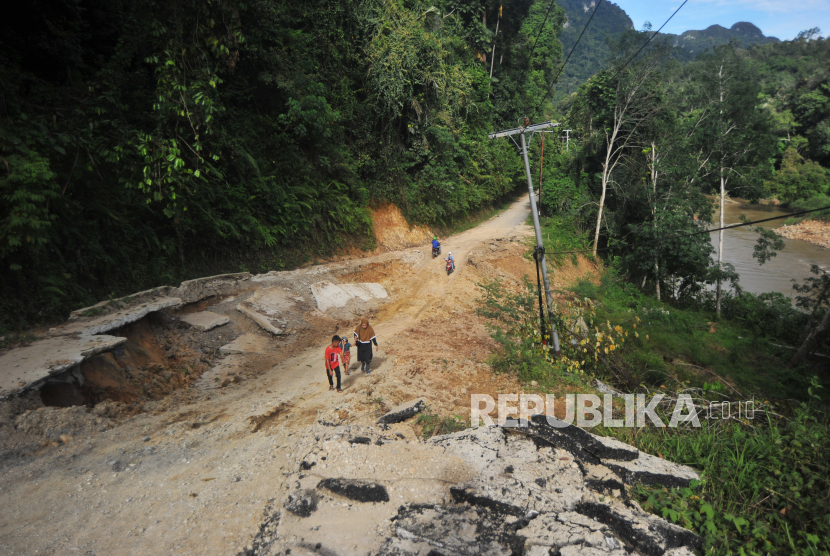 Longsor terjadi di Kecamatan Windusari dan Kajoran, Kabupaten Magelang (Foto: ilustrasi longsor)
