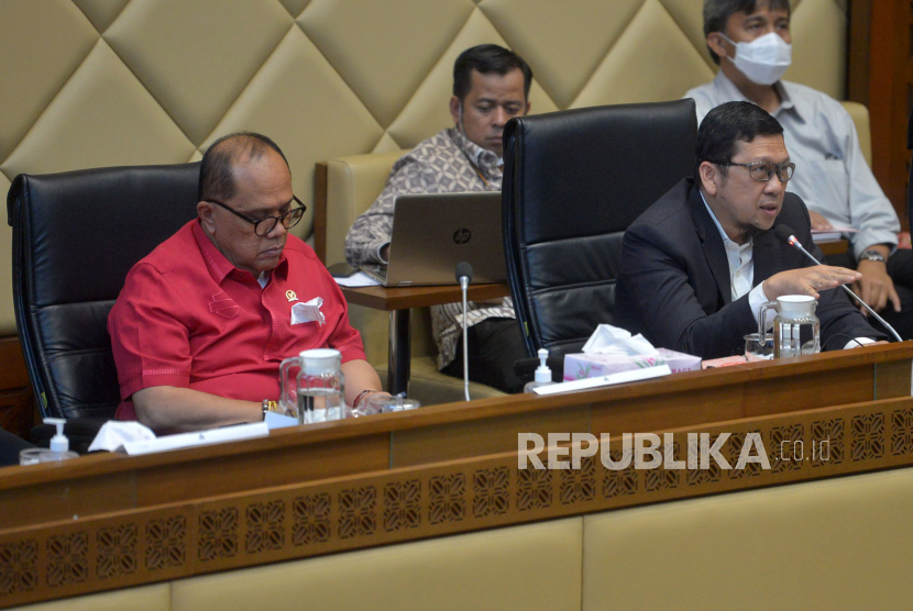 Ketua Komisi II DPR Ahmad Doli Kurnia Tandjung memimpin rapat dengar pendapat (RDP) dengan Bawaslu, KPU, DKPP dan Kemendagri di Kompleks Parlemen, Senayan, Jakarta, Selasa (15/11/2022).