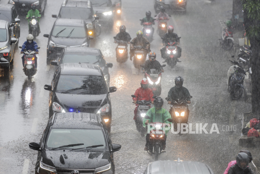 Hujan lebat diperkirakan guyur sebagian kota besar di Indonesia. (ilustrasi)