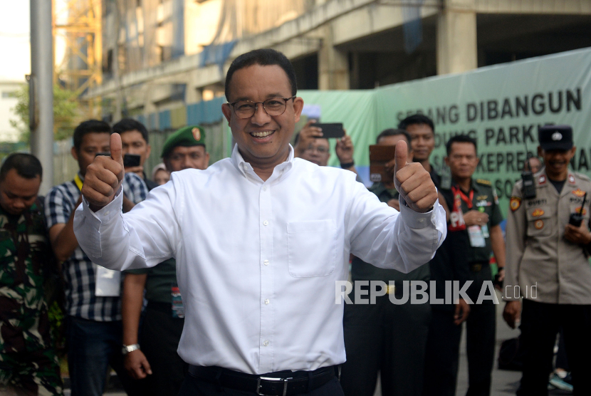 Bakal Calon Presiden Anies Baswedan saat tiba untuk menjalani pemeriksaan kesehatan di RSPAD Gatot Soebroto, Jakarta, sabtu (21/10/2023). KPU menyelenggarakan tes kesehatan bagi para kandidat capres dan cawapres pilpres 2024. Pasangan Anies-Muhaimin (AMIN) menjadi pasangan yang pertama menajalani tes kesehatan tersebut. tes kesehatan dimulai dari pagi hingga sore hari. 