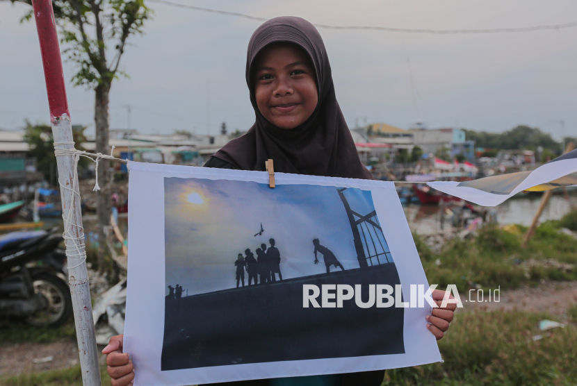 Membingkai Kehidupan Kampung Nelayan Cilincing Lewat Bidikan Kamera Jurnalis Cilik