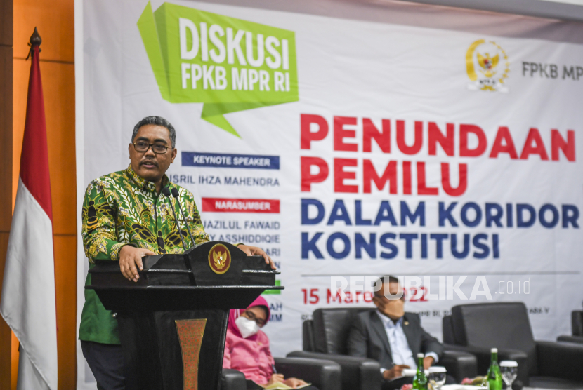 Wakil Ketua MPR Jazilul Fawaid menyampaikan pandangannya pada saat diskusi di Kompleks Parlemen, Senayan, Jakarta Pusat, Selasa (15/3/2022). 