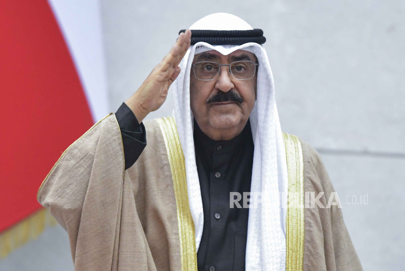  Emir Kuwait Mishal Al-Ahmad Al-Jaber Al-Sabah pada Jumat (10/5) malam mengeluarkan dekrit yang membubarkan parlemen yang baru saja dipilih melalui pemilu pada awal April.