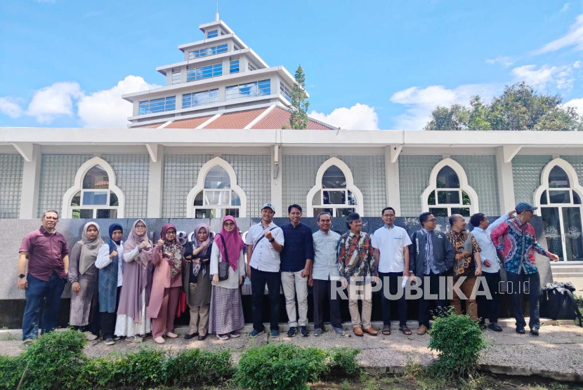 Civitas akademika UIN Sunan Kalijaga Yogyakarta mengeluarkan kritikan terhadap Jokowi dalam deklarasi 