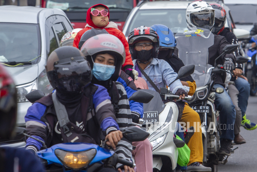 Pemudik  sepeda motor. 