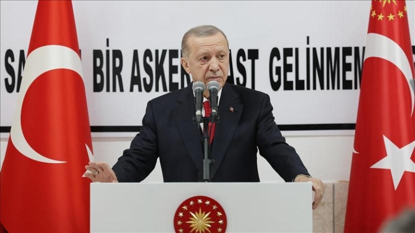 Presiden Turki Recep Tayyip Erdogan pada Selasa (28/3/2023) berjanji untuk segera mengumumkan berbagai proyek yang akan lebih meningkatkan kekuatan tentara Turki di darat, udara, dan laut.