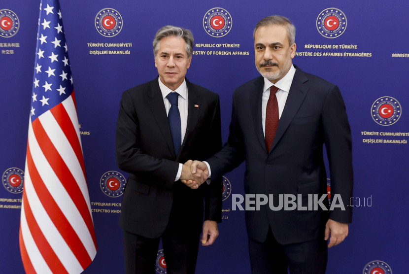 Menteri Luar Negeri Amerika Serikat (AS) Antony Blinken tiba di Ibu Kota Turki Ankara pada Senin (6/11/2023) pagi untuk bertemu dengan Menteri Luar Negeri Turki Hakan Fidan.