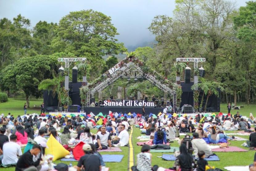 Sunset di Kebun Kembali Hadir, Kenalkan Bucephalandra Sambil Menikmati Musik