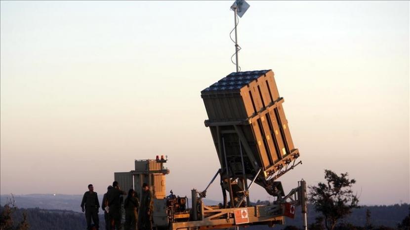 Perdana Menteri Israel Naftali Bennett mengatakan tentara negaranya akan mengerahkan sistem pertahanan udara laser untuk mencegat drone, rudal, dan UAV dalam waktu satu tahun.