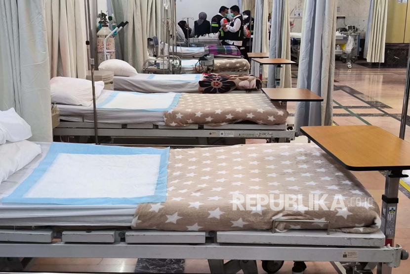 Tempat tidur pasien di Kantor Kesehatan Haji Indonesia (KKHI) Makkah, Rabu (7/6/2023). Sudah 14 Jamaah Haji Jatim Wafat di Tanah Suci