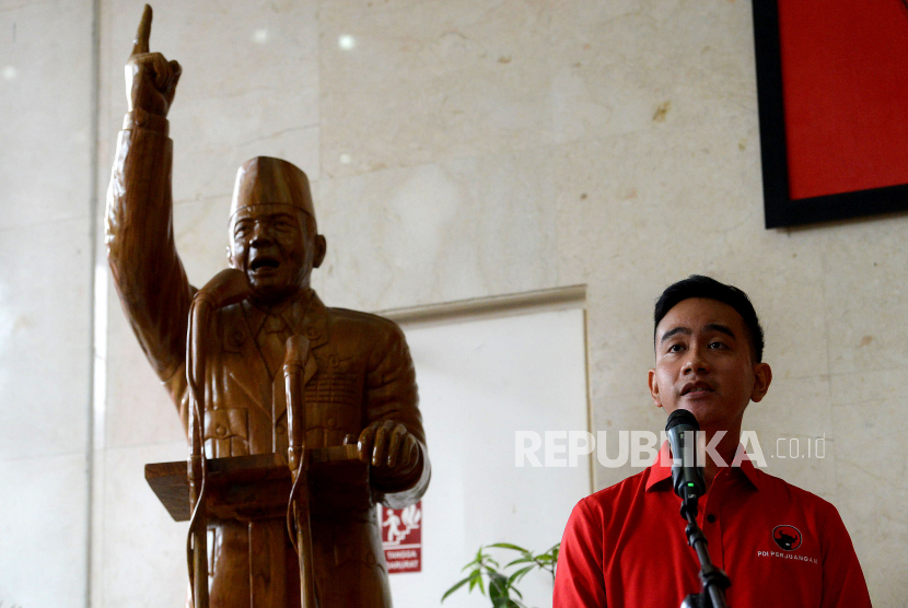 Wali Kota Solo Gibran Rakabuming Raka memberi keterangan pers usai pertemuan di Kantor DPP PDI Perjuangan, Jakarta, Senin (22/5/2023).
