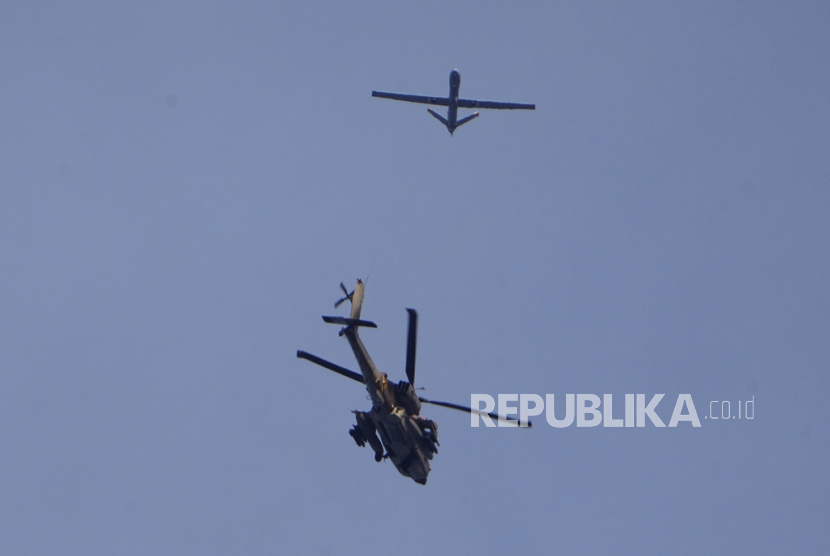 Helikopter Israel saat serangan ke Gaza.