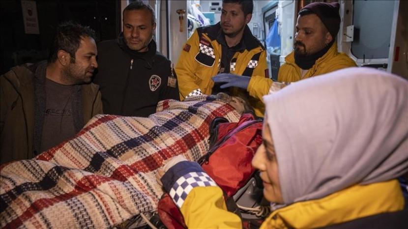 Seorang wanita ditemukan masih hidup setelah tertutup reruntuhan bangunan lebih dari 10 hari atau 257 jam setelah gempa dahsyat di selatan Turki.