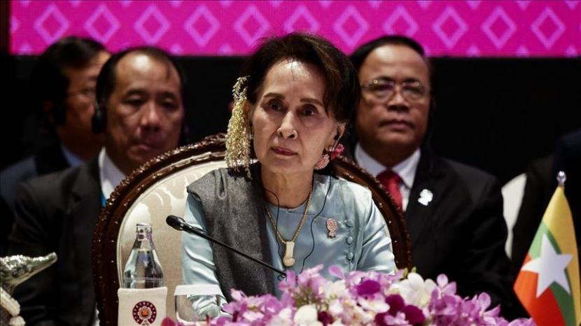 Politisi Nyan Win, penasihat senior pemimpin Myanmar yang dikudeta, Aung San Suu Kyi, meninggal akibat Covid-19.