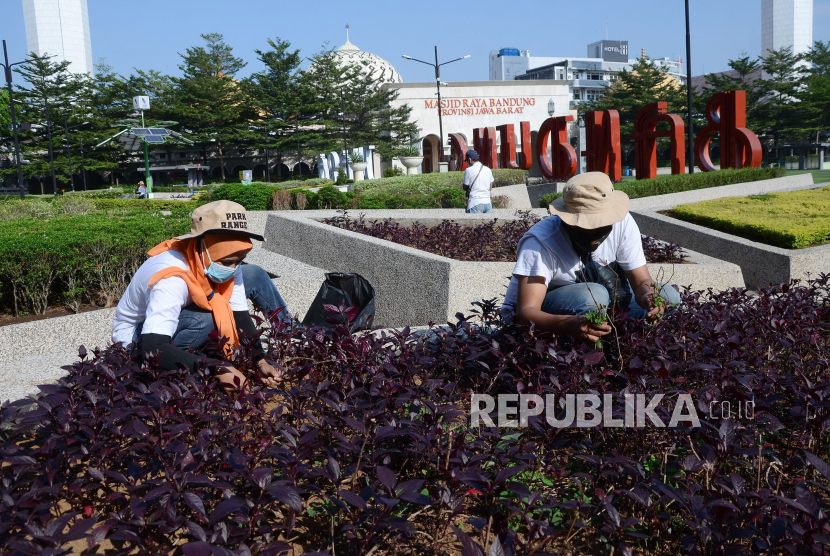 Taman Alun-Alun Cianjur akan dibuka setelah vaksinasi mencapai 50 persen.