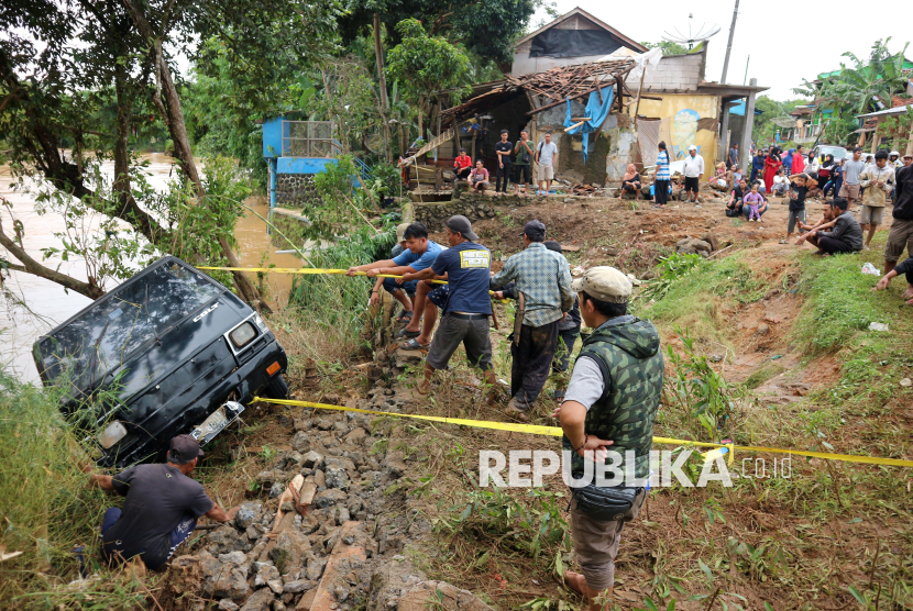 Tiga Orang Meninggal Dunia Akibat Banjir Bandang di Sukabumi