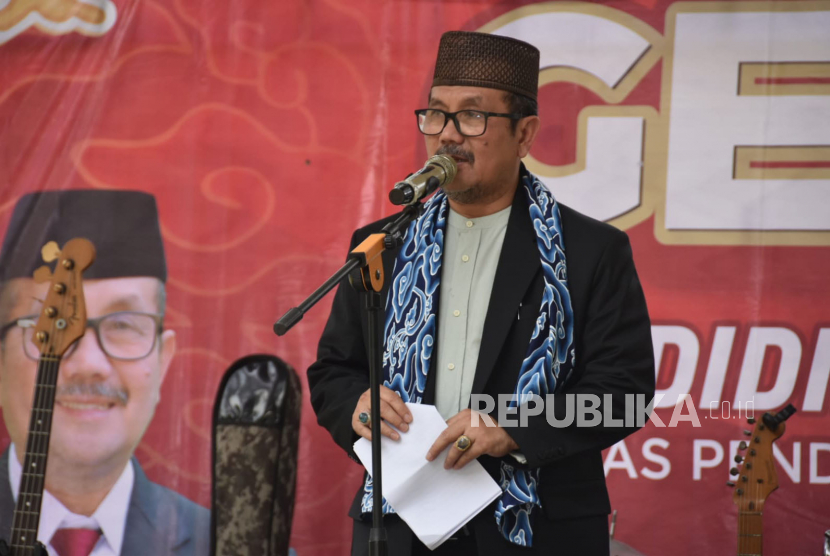 Bupati Cirebon, Imron Rosyadi, meminta kepada para elit untuk bisa menjaga suasana kondusif Kabupaten Cirebon menjelang Pemilihan Umum 2024. Dia pun menyatakan bahwa menjaga kondusivitas bukan hanya tanggung jawab TNI dan Polri saja, melainkan tanggung jawab bersama.