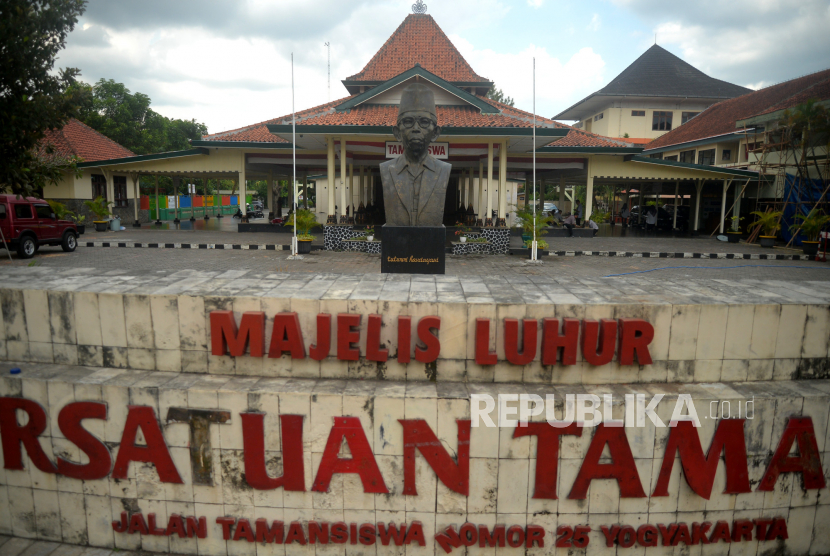 Komplek Perguruan Tamansiswa di Yogyakarta, Senin (5/6/2023). Peninggalan Ki Hajar Dewantara di Museum Tamansiswa rusak akibat kerusuhan.