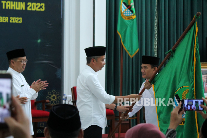 Penjabat (Pj) Gubernur Jawa Barat (Jabar) Bey Machmudin melepas Kafilah Jabar untuk Seleksi Tilawatil Quran dan Hadis (STQH) Nasional XXVII tahun 2023 di Gedung Sate, Kota Bandung, Rabu (25/10/2023). 