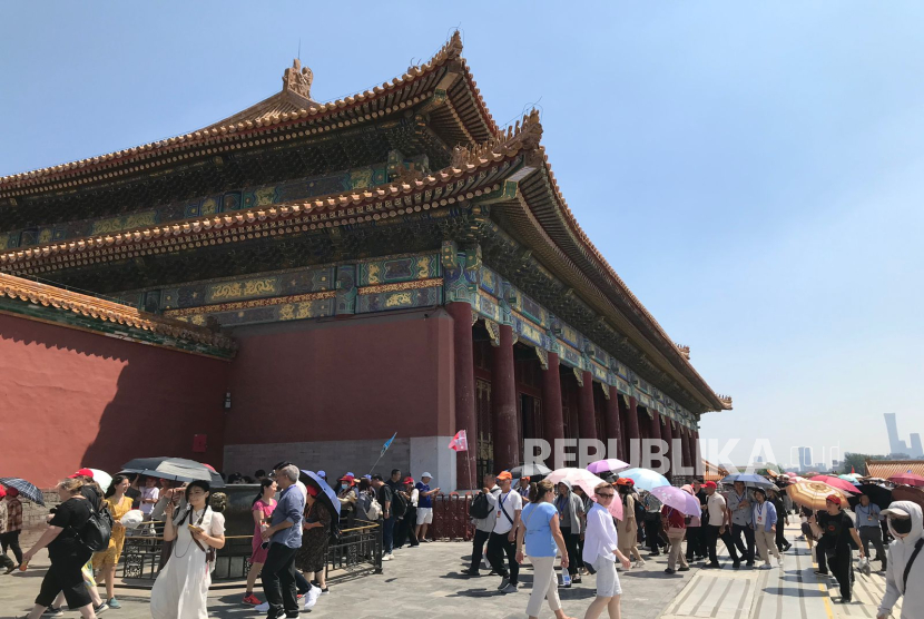 Suasana di Forbidden City atau dikenal juga sebagai the Palace Museum di Beijing. Forbidden City, yang berusia lebih dari 600 tahun, merupakan istana kekaisaran terbesar di dunia. 