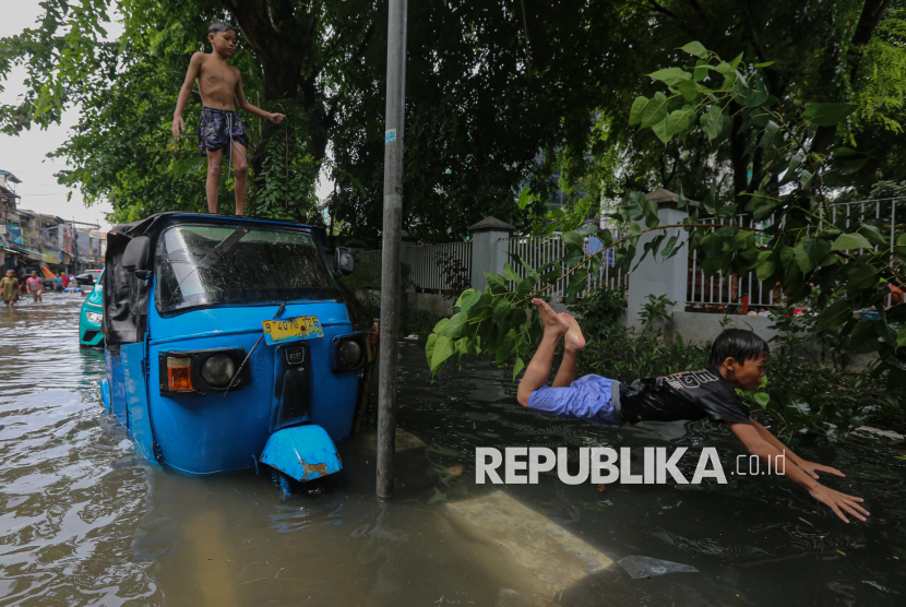 47 RT dan 23 Jalan di Jakarta Masih Terendam Banjir