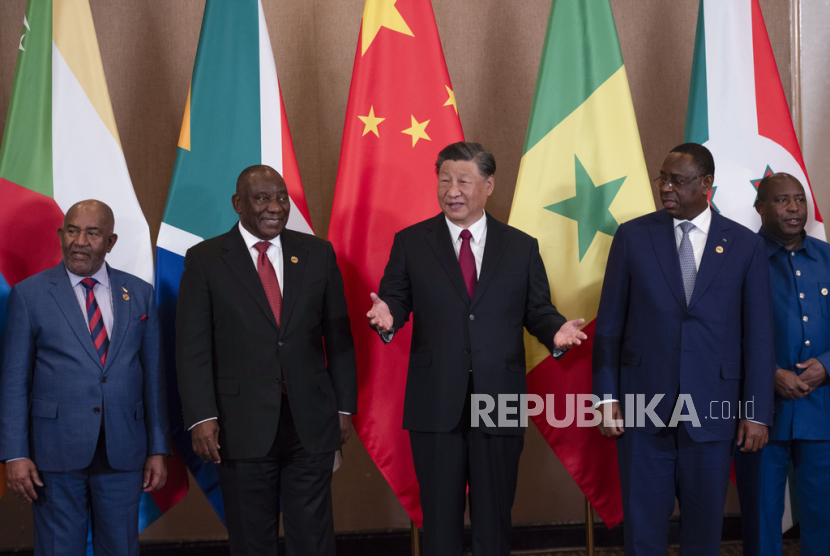 President of China Xi Jinping, center, and South African President Cyril Ramaphosa, second left, attend the China-Africa Leaders