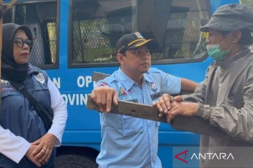 Warga Jakbar diimbau tak mudah beri uang ke pengemis di pinggir jalan.