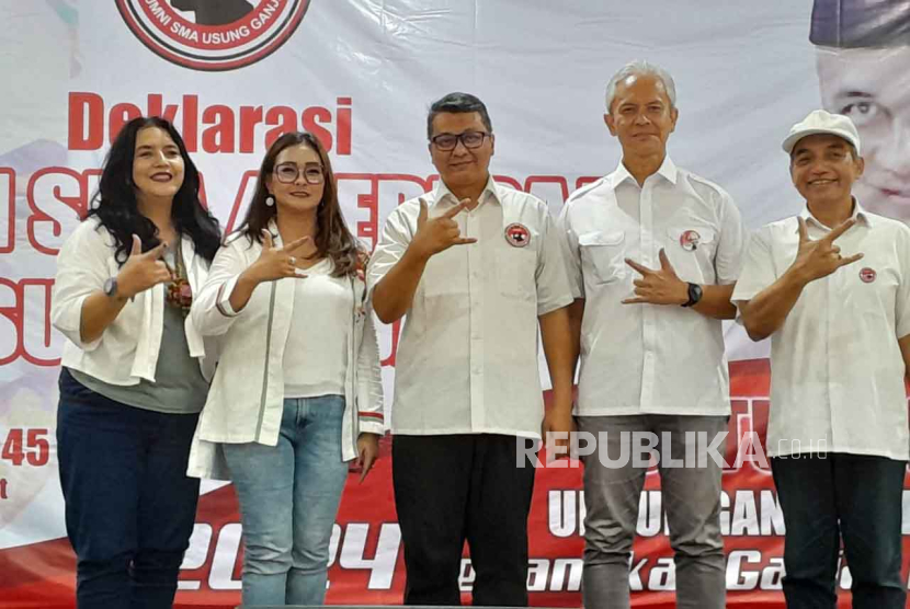 Alumni SMA Usung Ganjar (ASUG) saat mendeklarasikan mengusung Ganjar Pranowo sebagai presiden 2024 di Gedung Juang 45, Menteng, Jakarta Pusat, Ahad (15/10/2023).