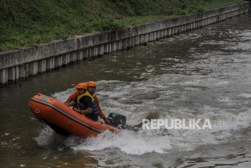 Tim SAR gabungan masih berupaya mencari dua nelayan hilang dalam kecelakaan kapal karam di Kabupaten Rokan Hilir, Riau (Foto: ilustrasi tim SAR)