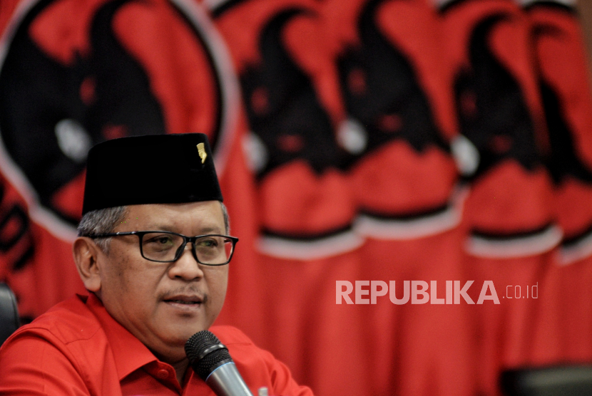 Sekjen PDI Perjuangan Hasto Kristiyanto menyatakan tim Hukum PDIP akan mengkaji pencekalan kader PDIP, Mardani Maming oleh KPK. (ilustrasi)
