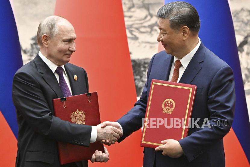 Presiden China Xi Jinping dan Presiden Rusia Vladimir Putin.