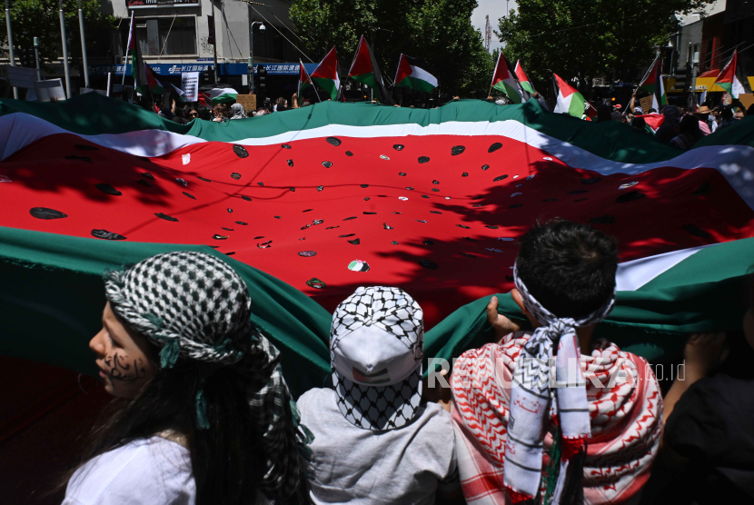 Ilustrasi unjuk rasa bela Palestina. Israel terus lakukan serangan intensif di Jalur Gaza 