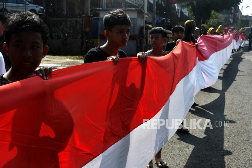 Ribuan Orang di Kota Bogor Arak Bendera Merah Putih Raksasa (ilustrasi).
