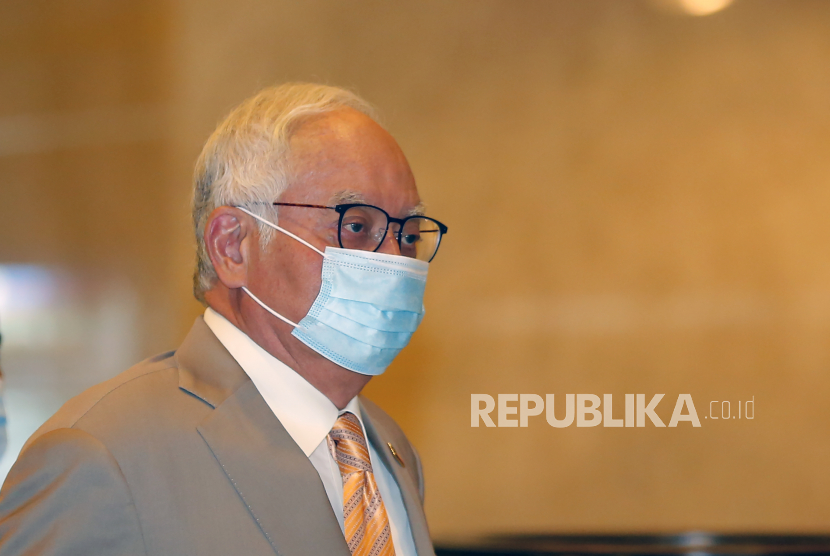 Mantan Perdana Menteri Malaysia Najib Razak tiba di Pengadilan Banding di Putrajaya, Malaysia, 28 April 2021. 