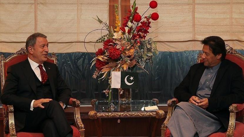 Perdana Menteri Pakistan Imran Khan berjumpa dengan Menteri Pertahanan Turki Hulusi Akar di ibu kota Islamabad pada Rabu (11/8) untuk membahas berbagai masalah, termasuk upaya berkelanjutan Ankara untuk solusi politik di Afghanistan.
