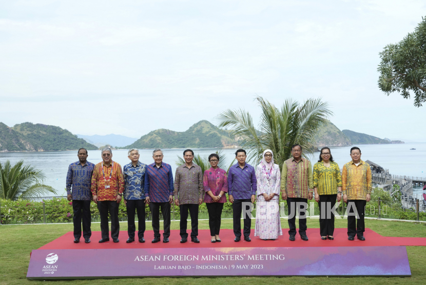 Sekretaris Jenderal Perhimpunan Bangsa-Bangsa Asia Tenggara (ASEAN) Kao Kim Hourn berharap Timor Leste bisa bekerja keras untuk menjadi anggota penuh organisasi regional tersebut.