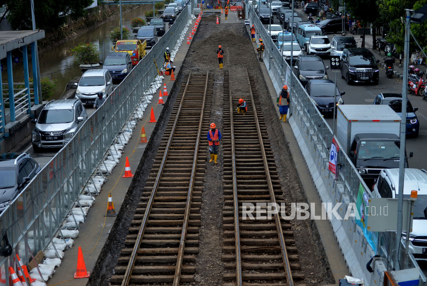 Proyek MRT Jakarta di Gajah Mada, Jakarta. Simpang Gajah Mada Plaza ditutup selama pekerjaan konstruksi CP202 MRT Jakarta Fase 2A mulai 14 November 2022 sampai Juni 2027. 