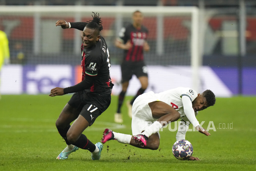 AC Milans Rafael Leao, left, is challenged by Tottenhams Emerson Royal during the Champions League, round of 16, first leg soccer match between AC Milan and Tottenham Hotspur at the San Siro stadium in Milan , Italy, Tuesday, Feb. 14, 2023. 