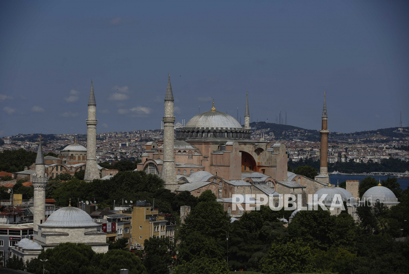 Sidak perdana Erdogan dilakukan sejak konversi Hagia Sophia jadi masjid.  Pemandangan udara dari era Bizantium Hagia Sophia. 