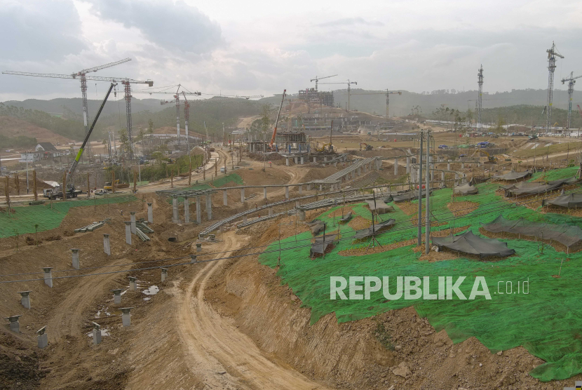 Foto udara proses pembangunan di Kawasan Inti Pusat Pemerintahan (KIPP) Ibu Kota Negara (IKN) Nusantara, Penajam Paser Utara, Kalimantan Timur.