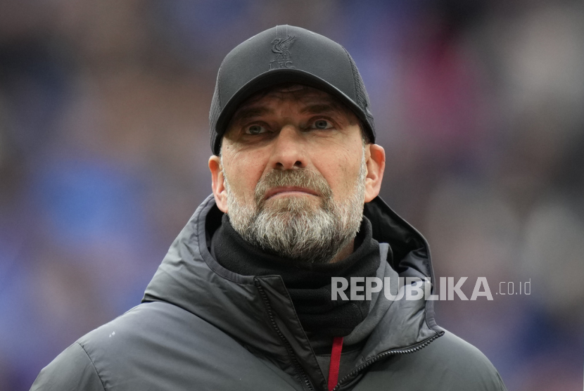 Liverpool manager Jurgen Klopp stands before the English League Cup final soccer match between Chelsea and Liverpool at Wembley Stadium in London, Sunday, Feb. 25, 2024. 