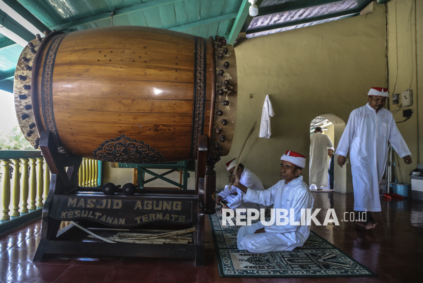 Mengenal Tradisi Unik Sholat Jumat di Masjid Kesultanan Ternate