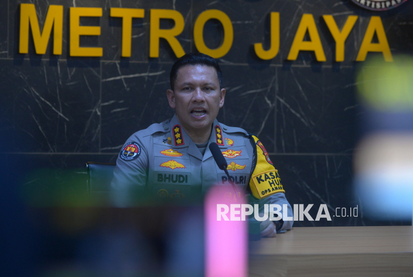 Polisi Dalami Kaitan Pelaku Peledakan SMAN 72 dengan Terorisme Lewat Medsos