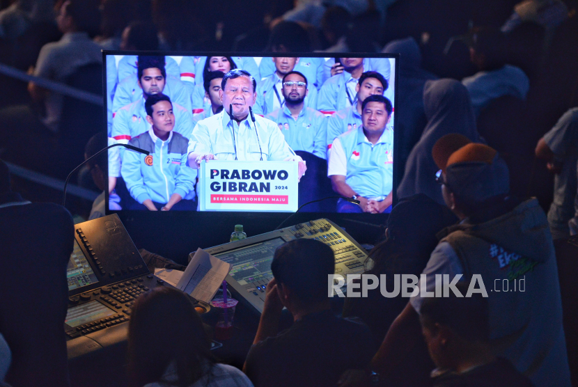 Capres nomor urut 2 Prabowo Subianto memberikan sambutan di JCC, Senayan, Jakarta, Sabtu (27/1/2024). Capres Prabowo mengakui terang-terangan bahkan mereka adalah timnya Joko Widodo.
